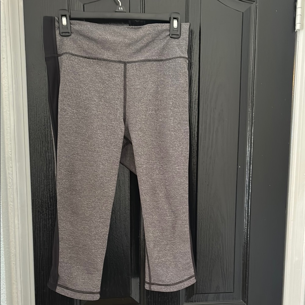 Lululemon Womens Squad Goals Crop Leggings  Gray Black Full On Luxtreme size 10